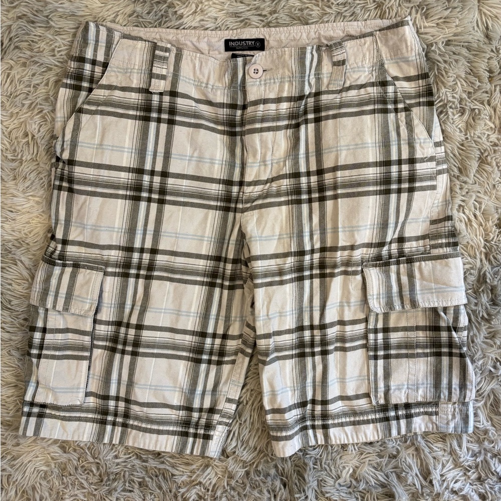 Industry Men's Plaid Cargo Shorts - Gray and White